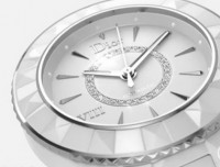 為手表披上高級訂制的衣裳——Dior VIII系列白色腕表