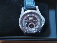 一款买了块三年半，很小众的精工表——Premier系列SNP061J1手表。