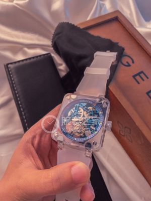 極致透明的藍寶石腕表