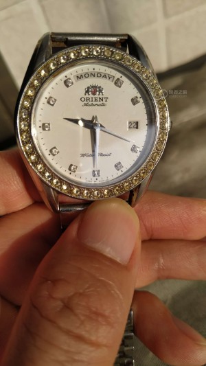 剛剛工作的第八個年頭，買了塊雙獅手表。（2005年買的）。