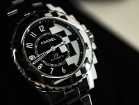 【新表首提】香奈儿J12今年新款黑白拼接像素腕表！