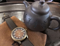 喝茶、赏表：紫砂壶和青铜表带来的慢时光
