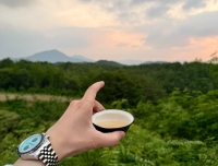 #把运动风戴在腕间#火烈鸟蓝遇上绿野山林，一场放松之旅从腕间开始