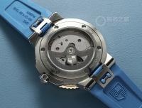 夏日腕间深海鎏金：Oris Aquis间金蓝腕表开箱实录