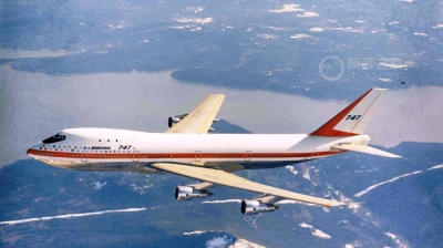 新年戴新表2023年元月入手百年灵航空计时B<em>01</em>波音747特別版纪念