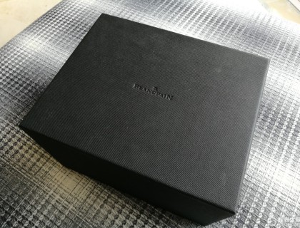 大黑盒子~材质很硬，非常好