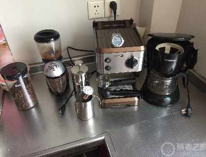 先来一张手上做咖啡的几个小设备