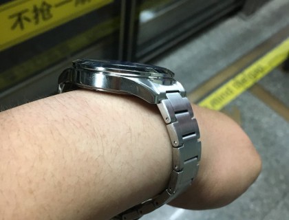 厚度倒是差不多，戴起来很舒服。