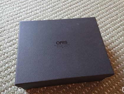 尽管是限量版，ORIS的外包装还是一如既往的朴实低调