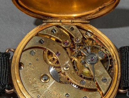 瑞士百达翡丽早期腕表由瑞士制造商制造，机芯标有编号115317，表壳标注：0.750 / 227541尺寸：这款表带表冠为32.7毫米，表冠为31.2毫米，并有厚度9.7毫米。