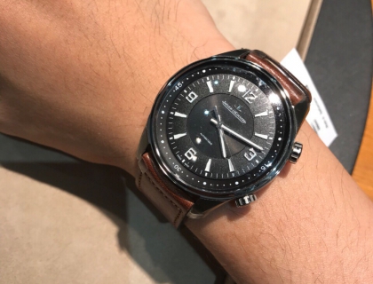 这是试戴的照片，本人手腕15cm，平常戴36mm的蚝式算是第一次戴这么大的表吧