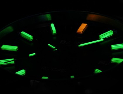 「自体发光微型气灯的光亮度比使用荧光涂层的一般手表高达 100 倍」