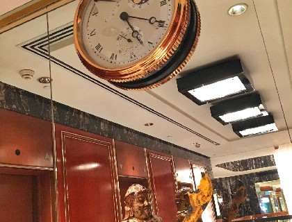香港文华东方酒店 电梯厅墙上的挂钟