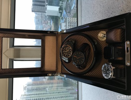 因为2只表是轮流戴的，有时候没有动力就停了，还是买了个摇表器存放它们。
对比下来 美度的40多个小时储存能力明显比精工的省心多了。平常周末休息结束 周一肯定是停了的小精工 美度依然走时精准 赞一个~！