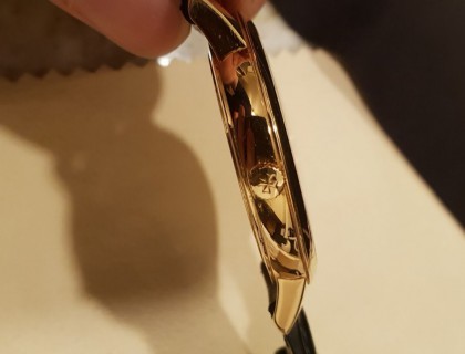 精致的表冠