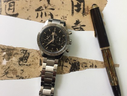 百利金400NN棕乌龟，鱼丸和米线的搭配。表是复古，笔是真古，60年代老货。也有57年左右的老笔，实在是懒得翻出来拍照了。