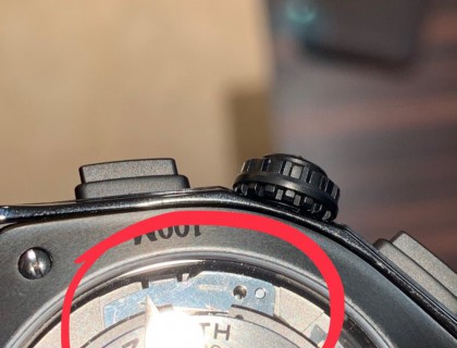 显得粗糙的抛光部件和划痕