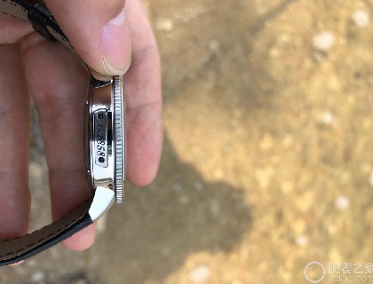 这个编号实在出乎意料、因为这是商家帮我挑的。