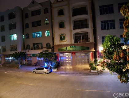 加镜头（广角+微距），效果，看公路还是可以看到有点畸变