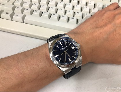 皮带贴合度很好，带着舒服。颜值上，我个人最偏爱。