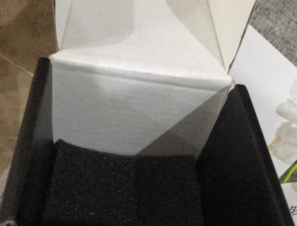 就是这个纸盒，客服居然回复我说比大盒子结实😀