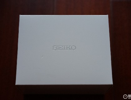 表 盒 是 Seiko 一 如 既 往 的 环 保（简 陋）