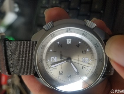 铝合金材质，确实很轻