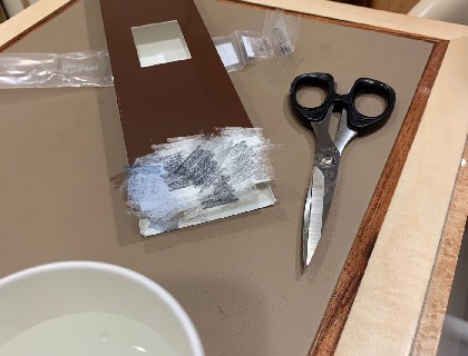 逛了四家表行，两家有现货，其中有一家有多一支原封。