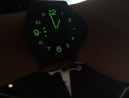 夜光真的非常强大，这是从室外走到车库时照的