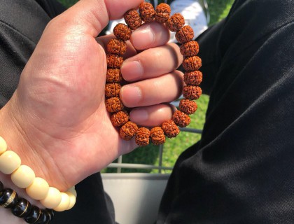 还是珠子好玩