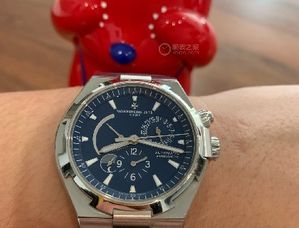 盘面的时刻都是18K白金和荧光材料制成，42的表径，12.45厚。