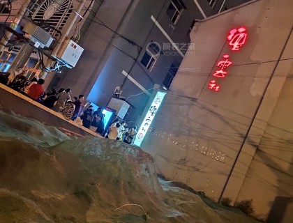 进场前 小米note7pro的夜景模式