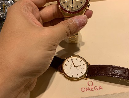拿下表后去了本地omega专卖欣赏今年特殊表款