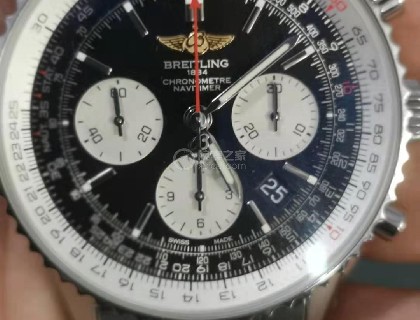 被销售告知，这款43背透的小金标，钢带跟皮带加起来只有100枚，以后绝版，不知真假，姑且信之。