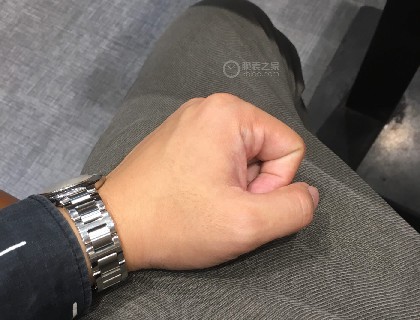 因为太火，仿表泛滥。33还是很适合15的手腕。