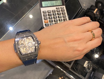 试戴完问了价格折算rmb还没打折的价格😁