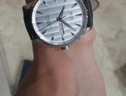 15多一点的细手腕，以为戴42的很大，其实还好。