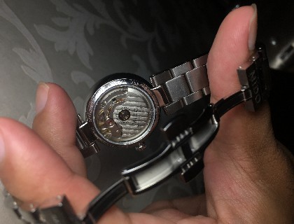 贝伦赛丽的背面，80机芯虽然大，但是不如2671看起来精致。