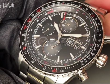 采用细游丝，44mm，双向表圈
皮带 63600台币，钢带 66200台币