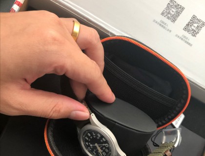 送的收纳包。
