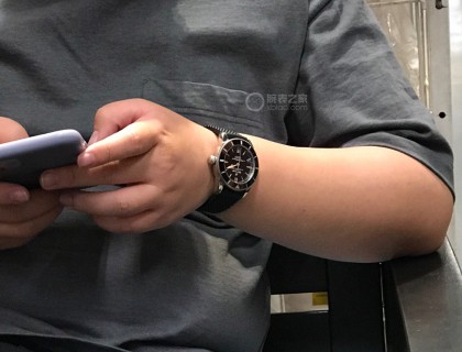 在宜家，对面视角。