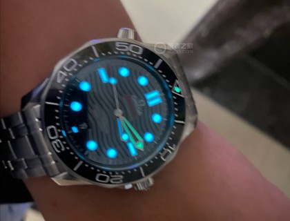 夜光感觉比600要亮，陶瓷盘的棱角不错