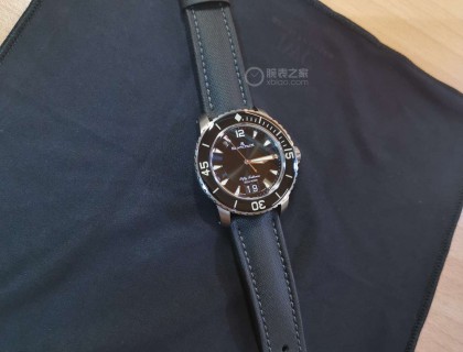 真面全身，最后再说说表带。