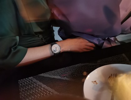 到手后马上摆拍，仅需一部好手机及一位好老公