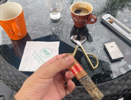 D4, 大卫杜夫俱乐部雪茄剪和大卫杜夫+ 都朋联名雪茄火机。