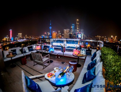 绝美的外滩夜景 当之无愧网红之名 本次雅典表包场请表友们相聚