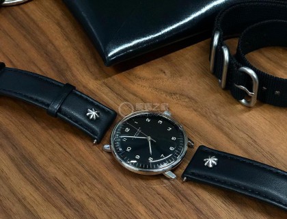 包豪斯巨匠max bill先生的初衷就是“设计一只手表，首先考虑的便是时间显示易读性”他说，他要是“理性使用的物品”现实作品实用价值和美学价值的高度融合