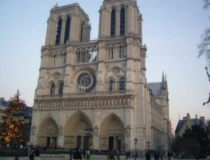 那时巴黎圣母院还没被烧毁