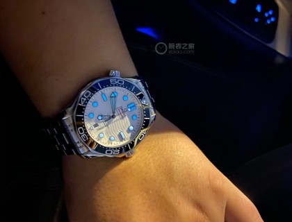 海马最好的卖点就是防磁和防水。这个蓝色真漂亮。