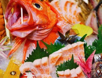 先来一条日本三大鱼王之一的喜知次。鱼脂浓厚，肉质弹牙，其他自己百度，反正贵野就是。